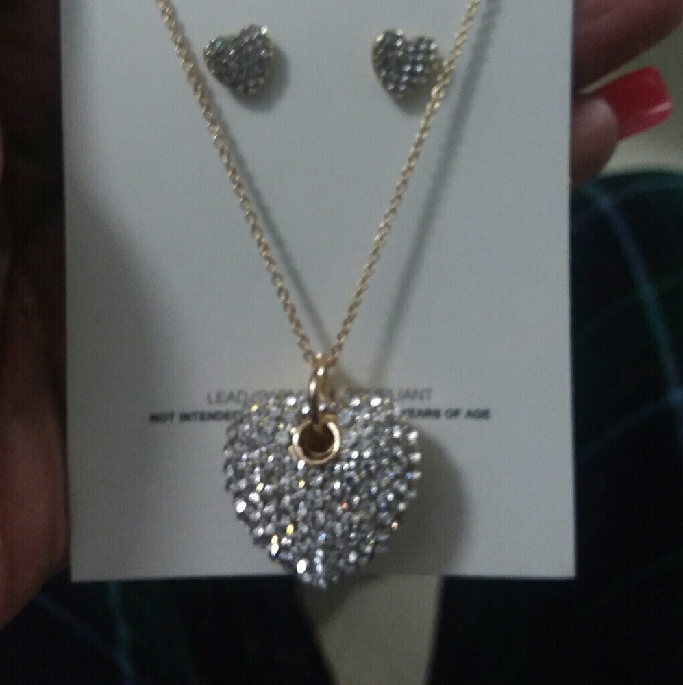 Heart shaped necklace w/matching earrings